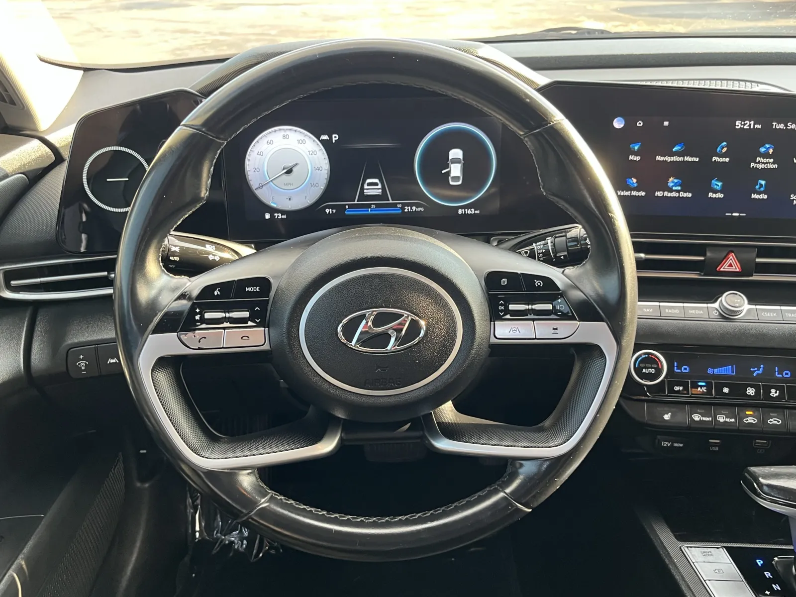 Hyundai Elantra photo 18