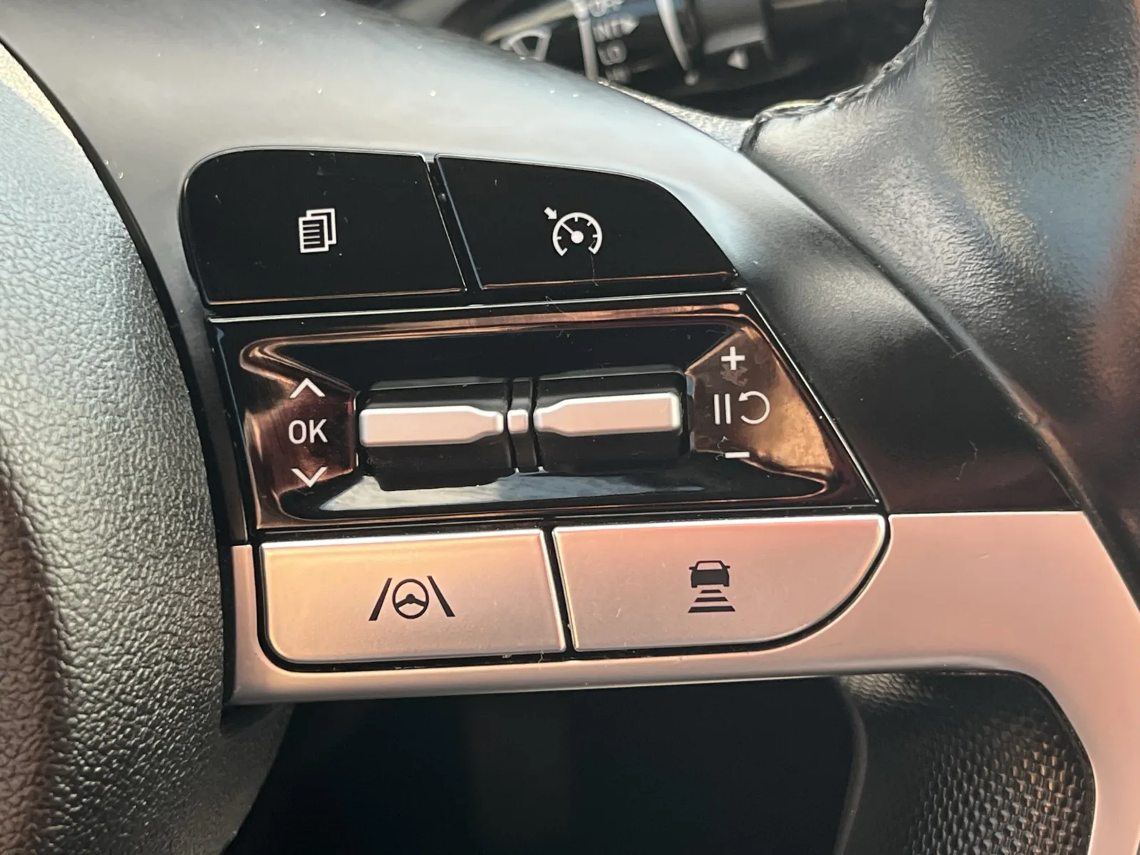 Hyundai Elantra photo 20