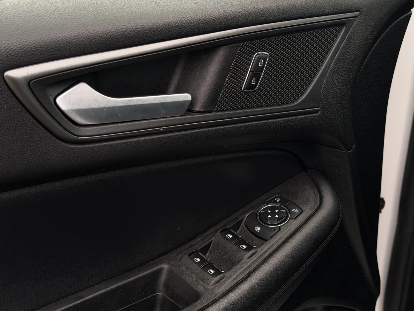 Ford Edge photo 9