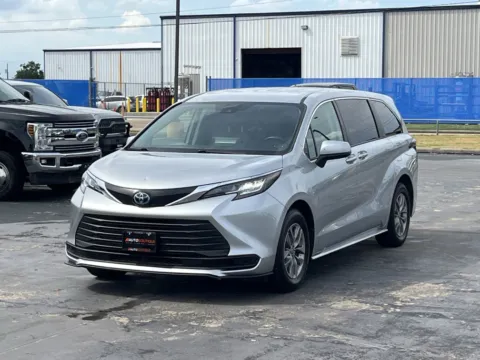 Photos of 2022 Toyota Sienna LE for sale in Alvin, TX at Auto Boutique Texas