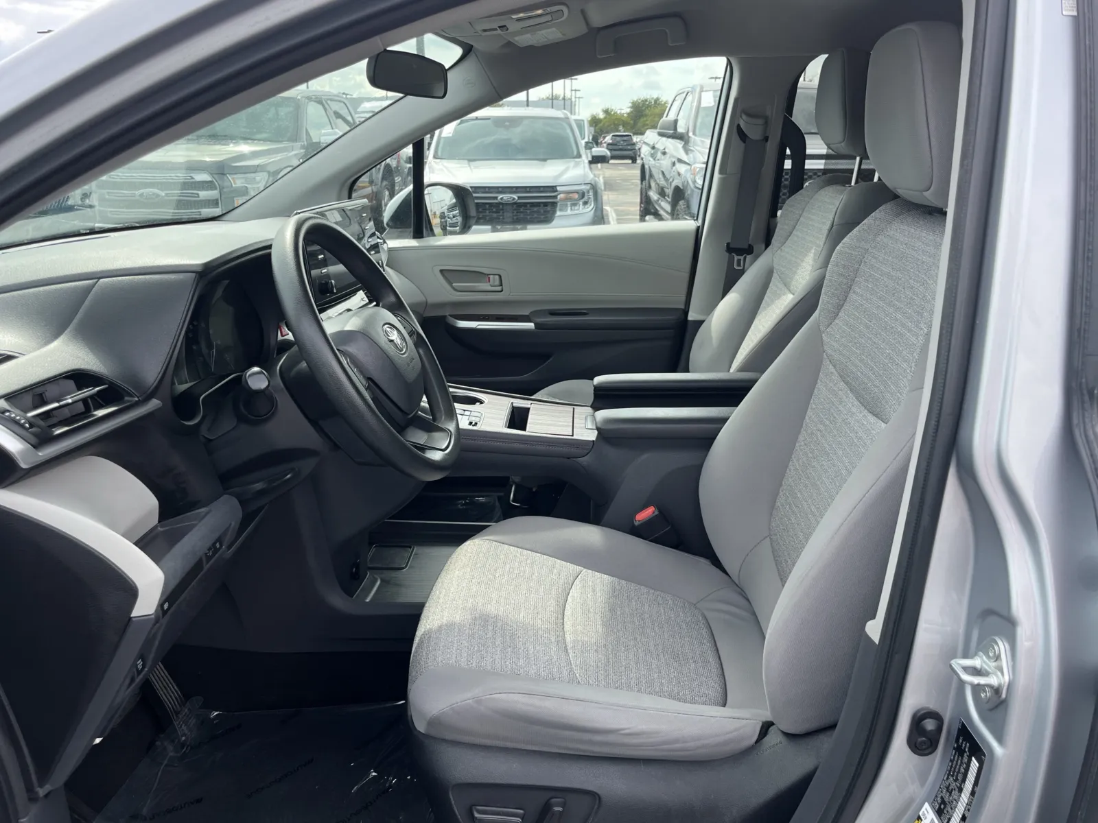 Toyota Sienna photo 24