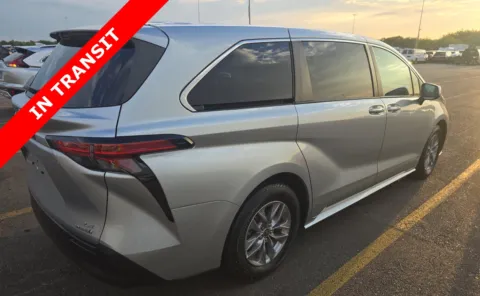 More photos of 2022 Toyota Sienna LE at Auto Boutique Texas, TX