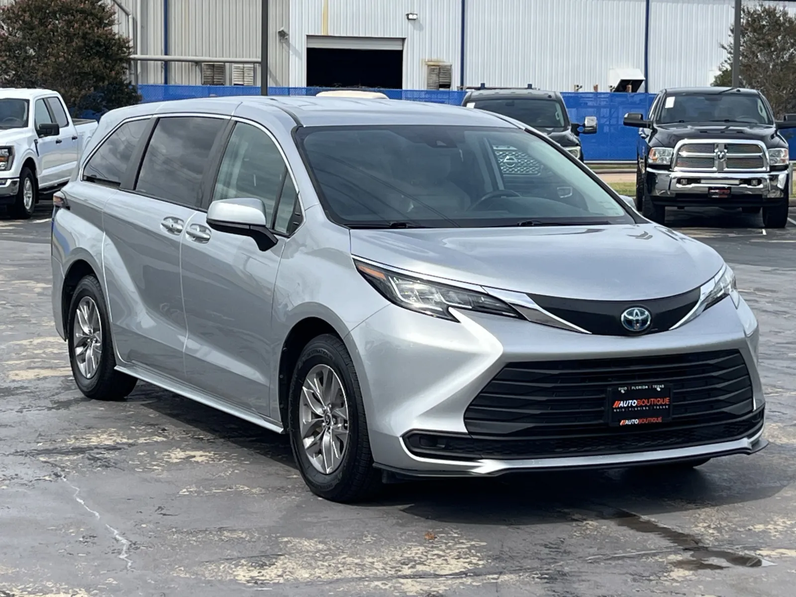 Toyota Sienna photo 3