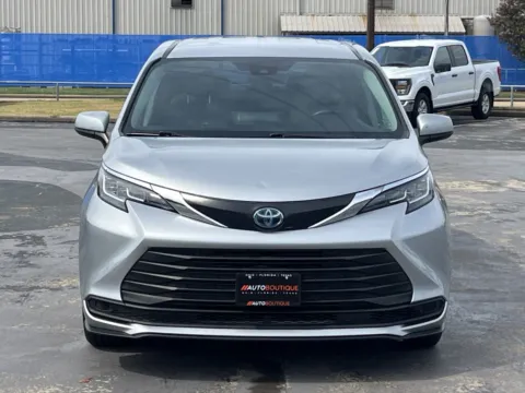 More photos of 2022 Toyota Sienna LE at Auto Boutique Texas, TX