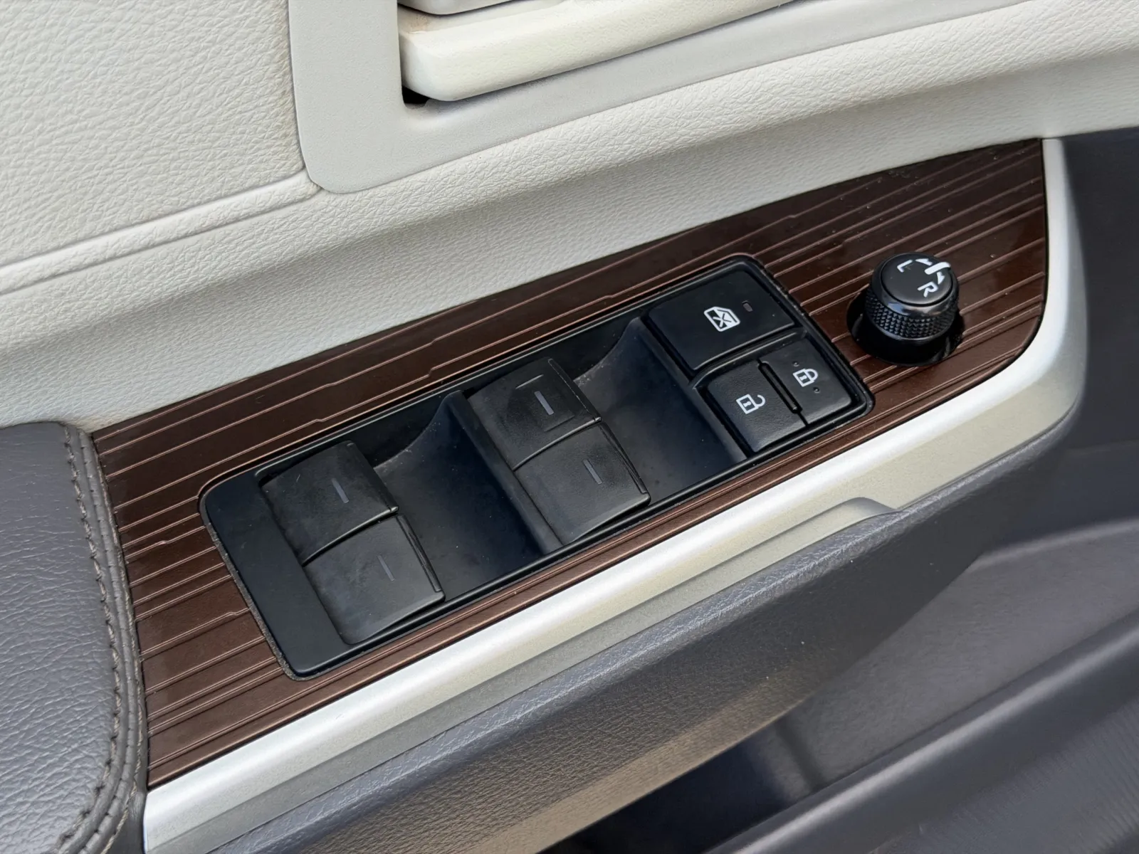 Toyota Sienna photo 11