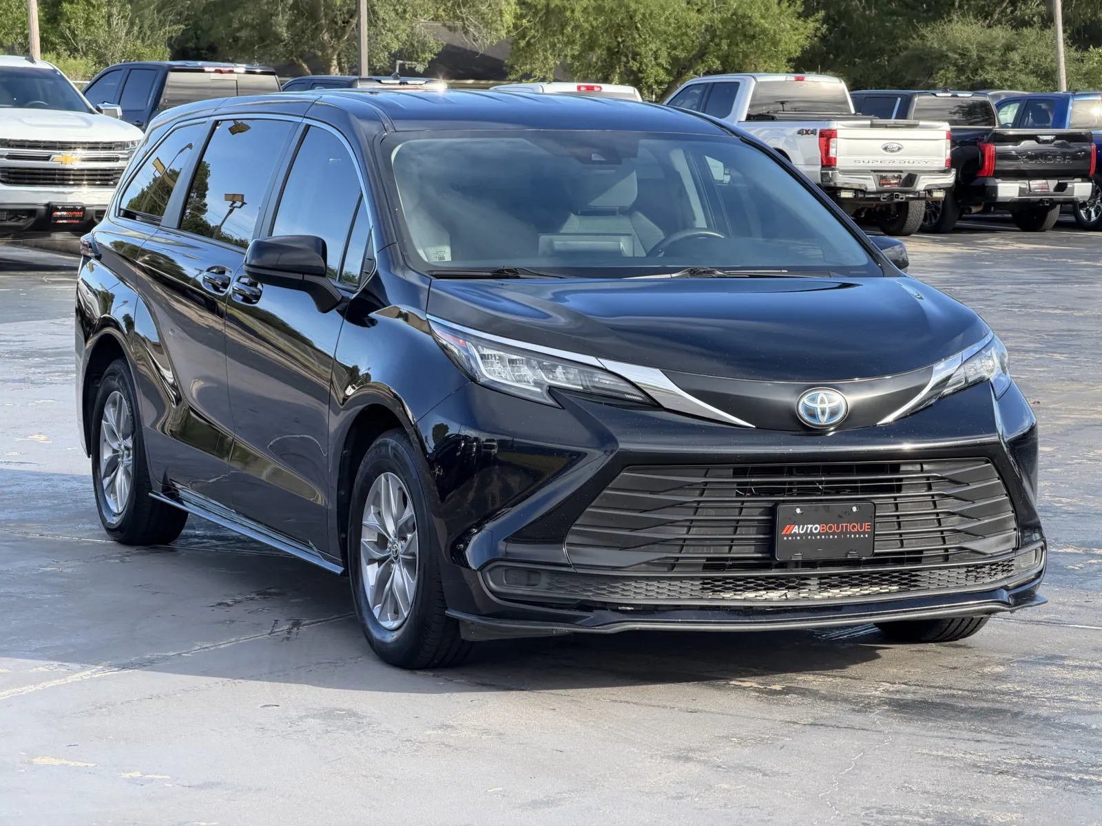 Toyota Sienna photo 2