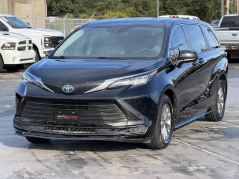 More photos of 2022 Toyota Sienna LE at Auto Boutique Texas, TX