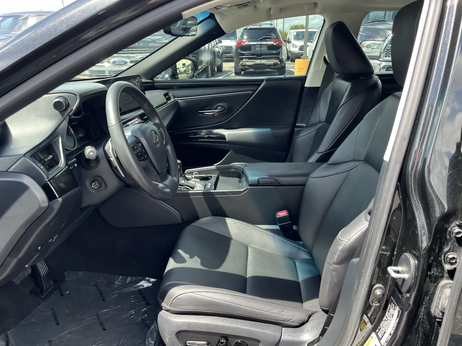 Lexus ES photo 25