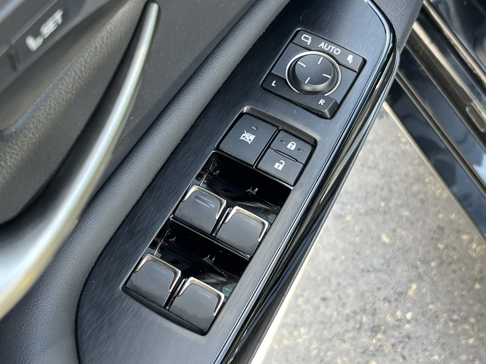 Lexus ES photo 23