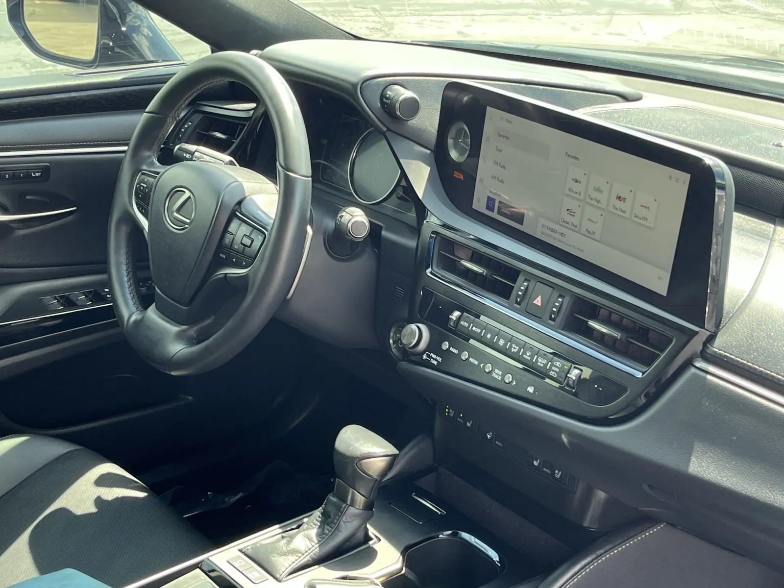 Lexus ES photo 14