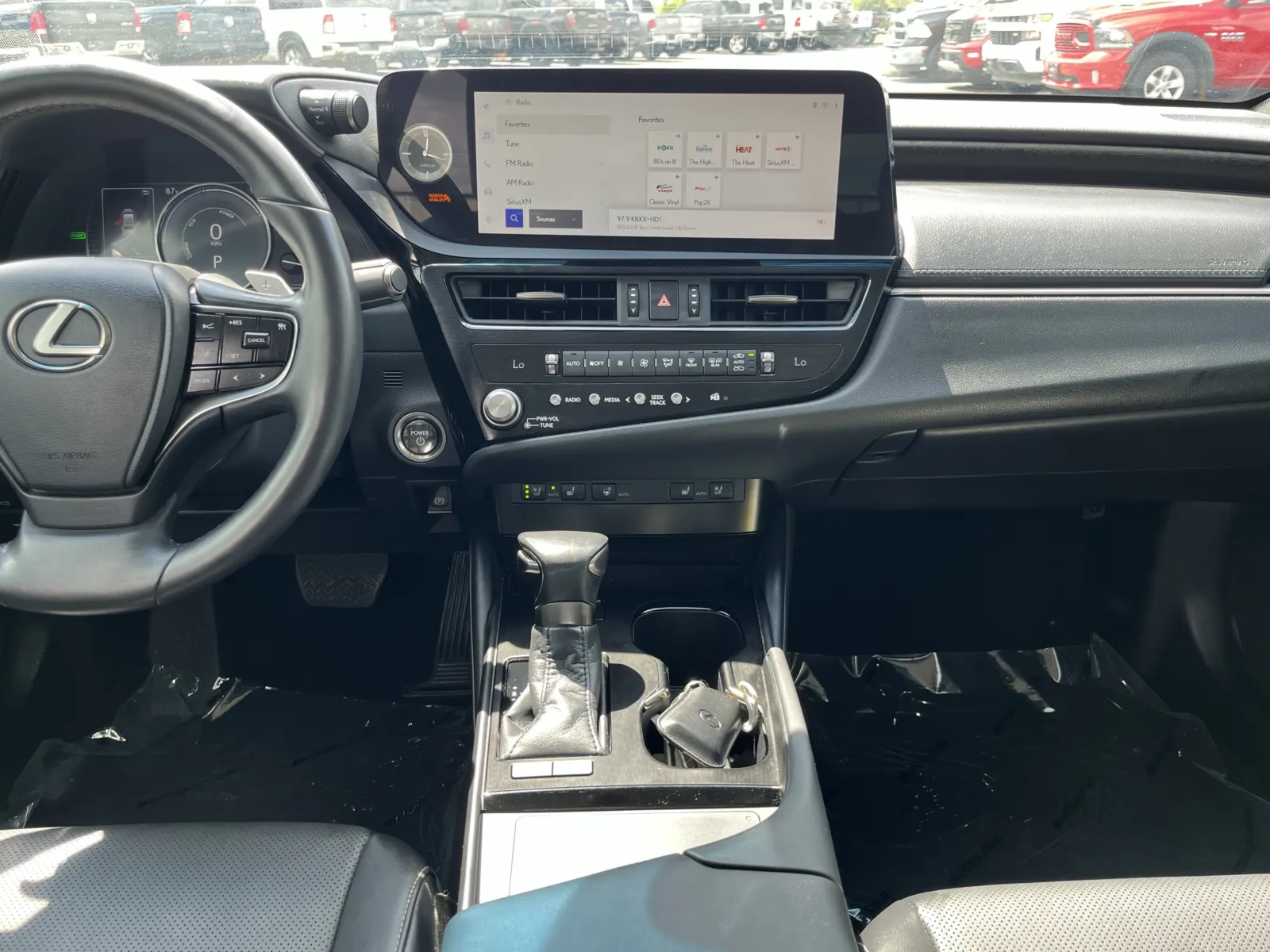 Lexus ES photo 22