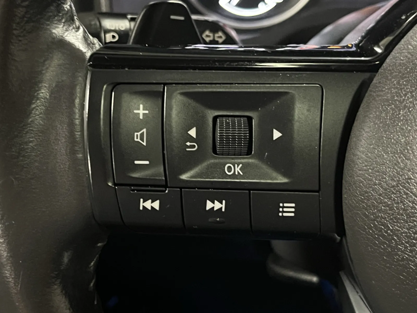 Nissan Rogue photo 16