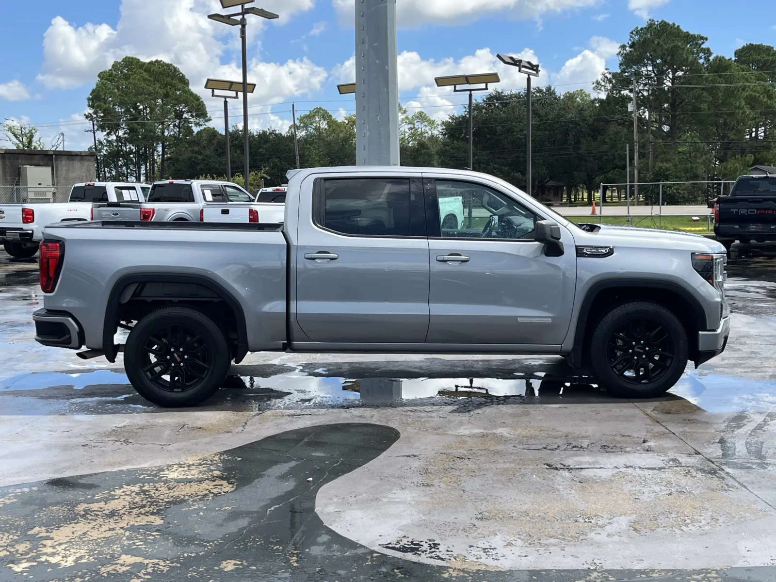 GMC Sierra photo 10