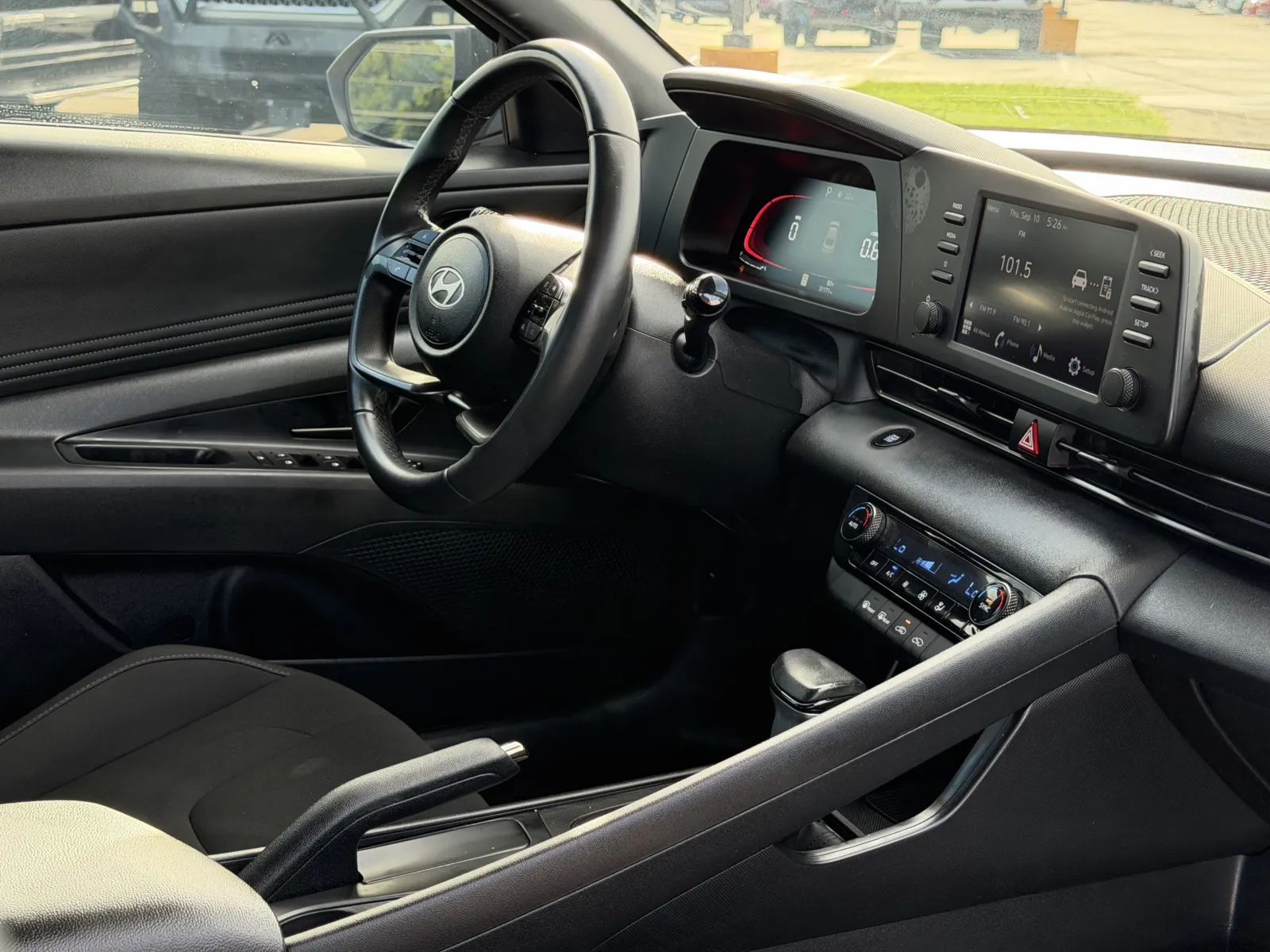 Hyundai Elantra photo 18