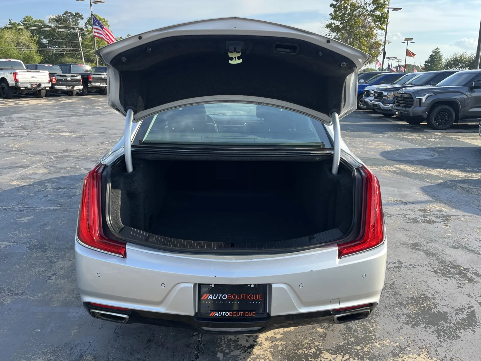 Cadillac XTS photo 11