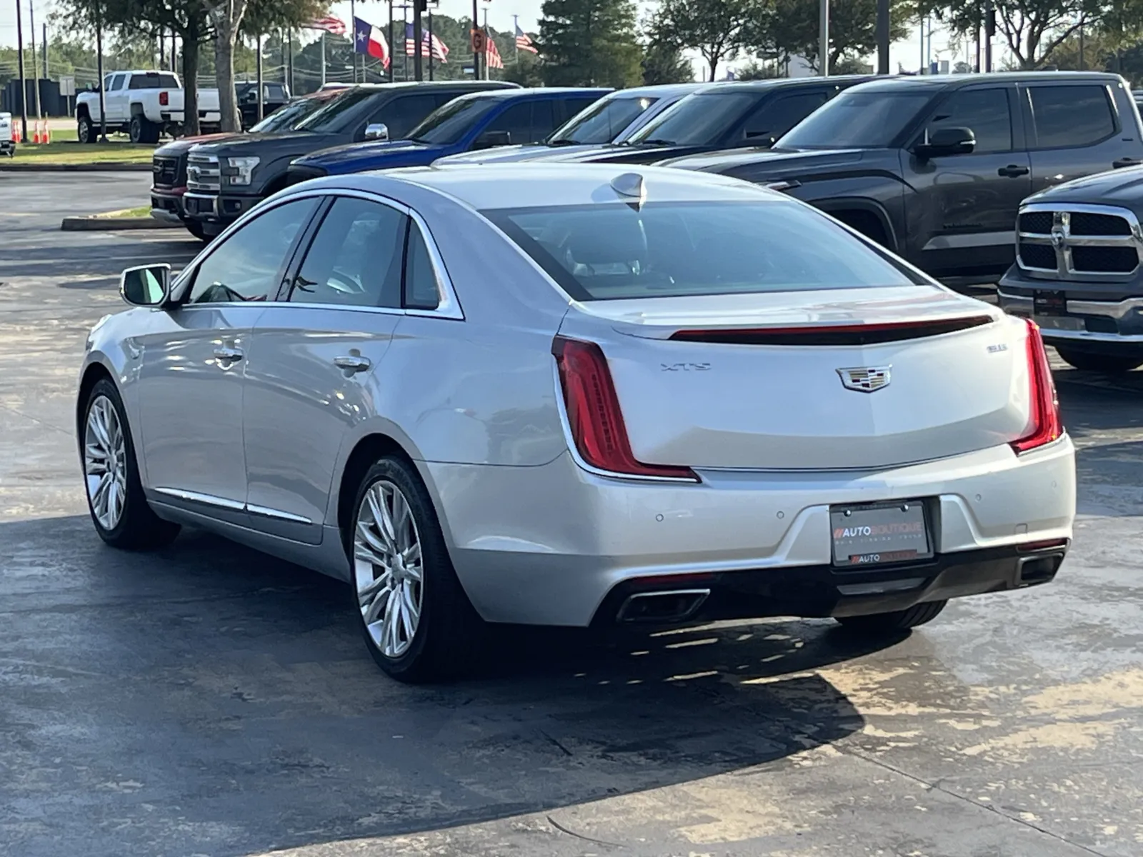 Cadillac XTS photo 8