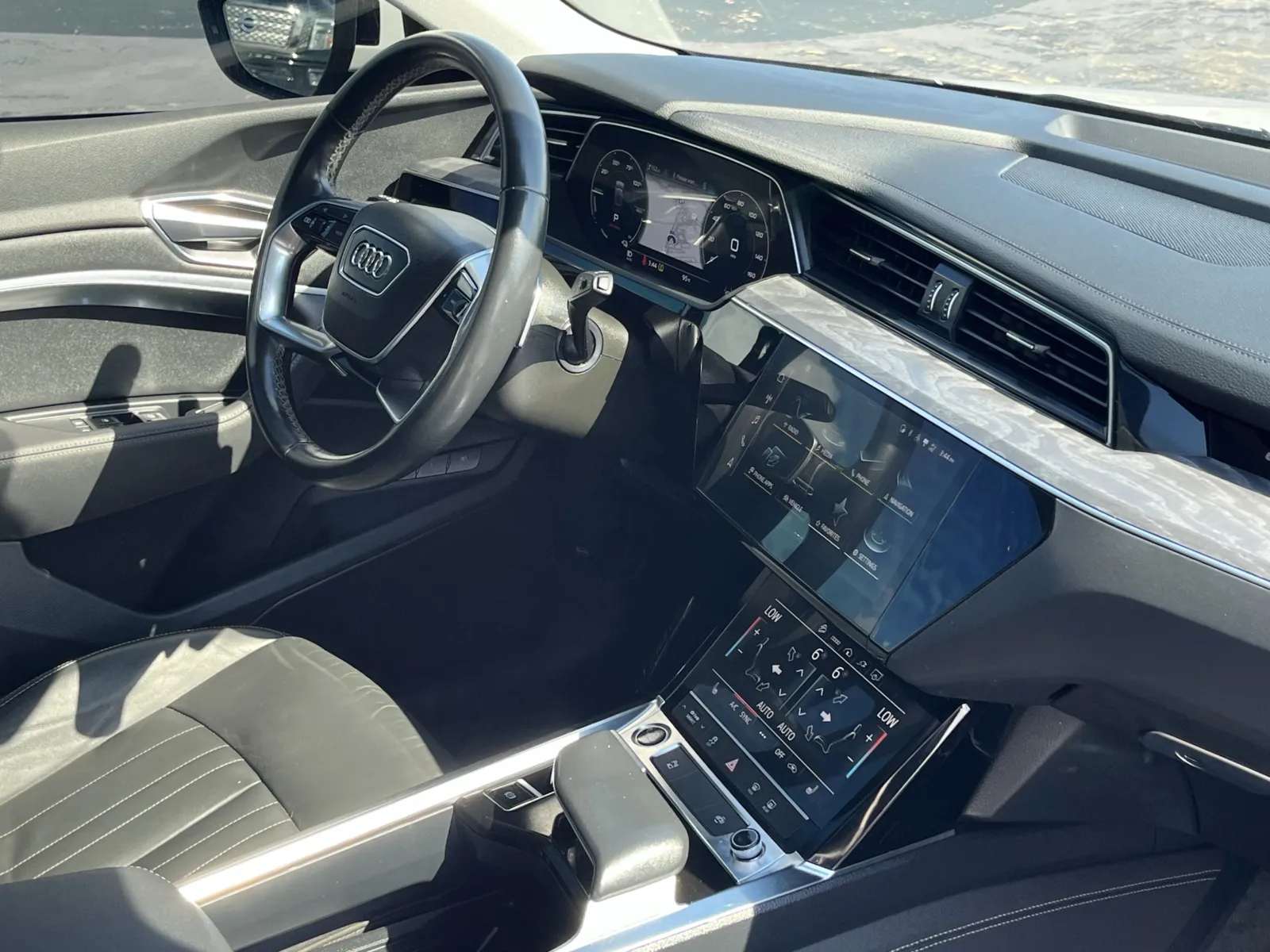 Audi e-tron photo 14