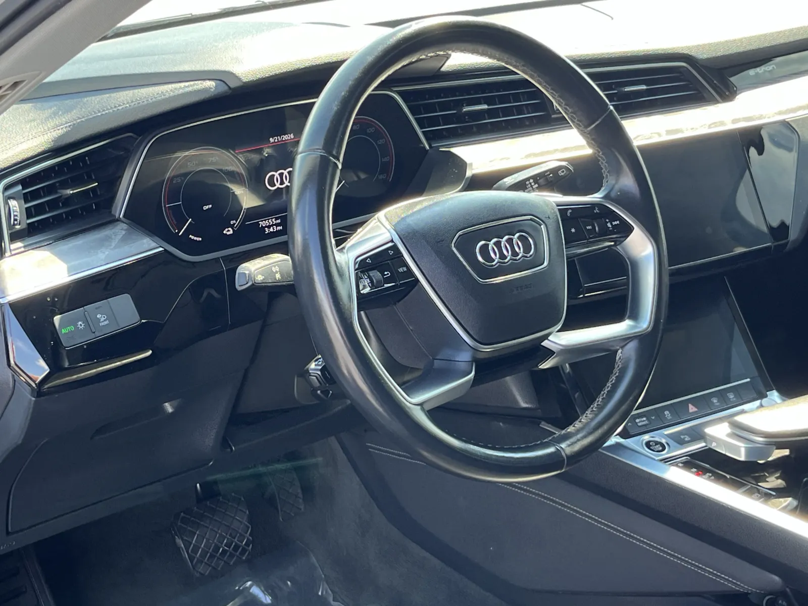 Audi e-tron photo 13