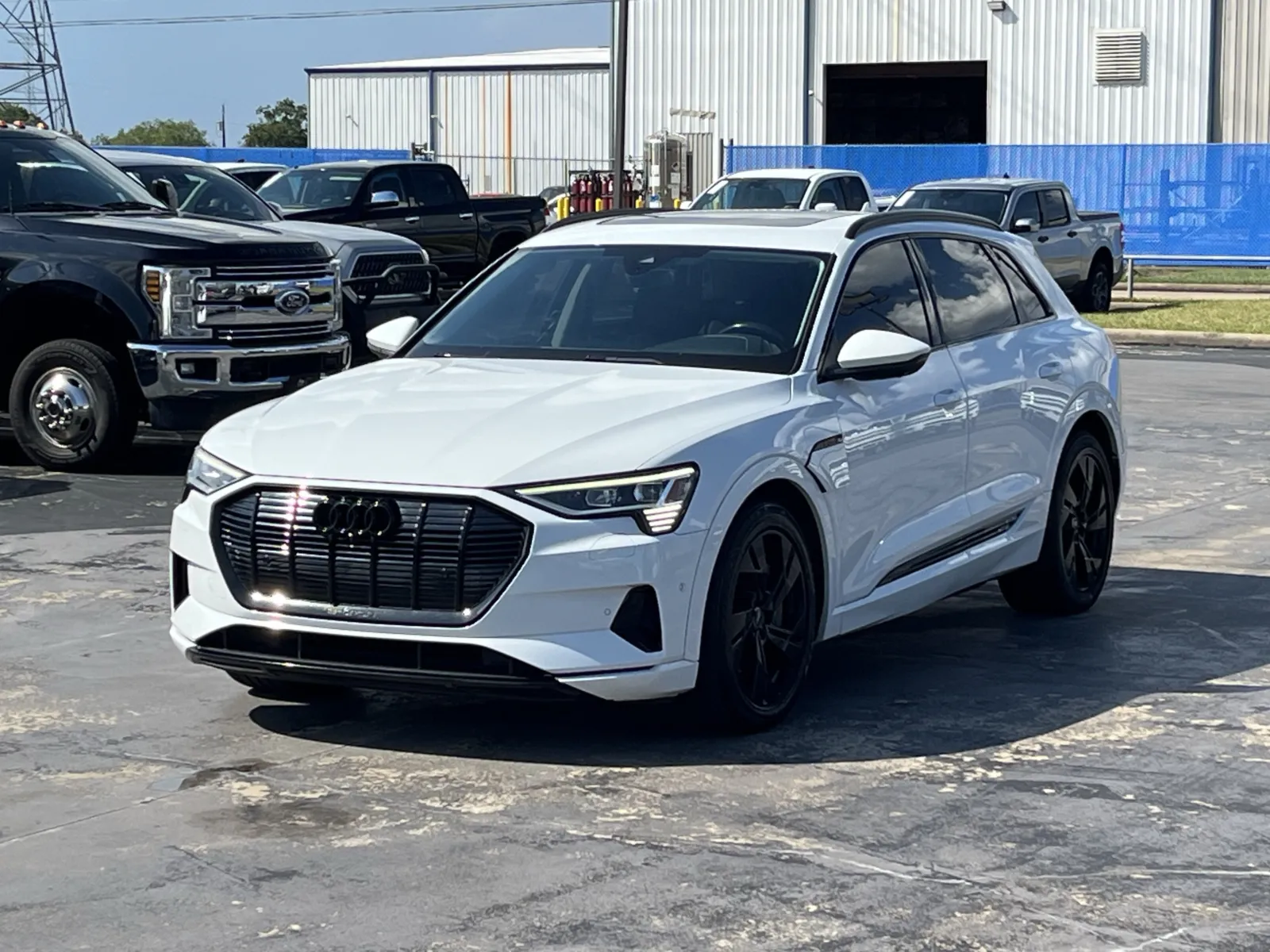 Audi e-tron photo 2