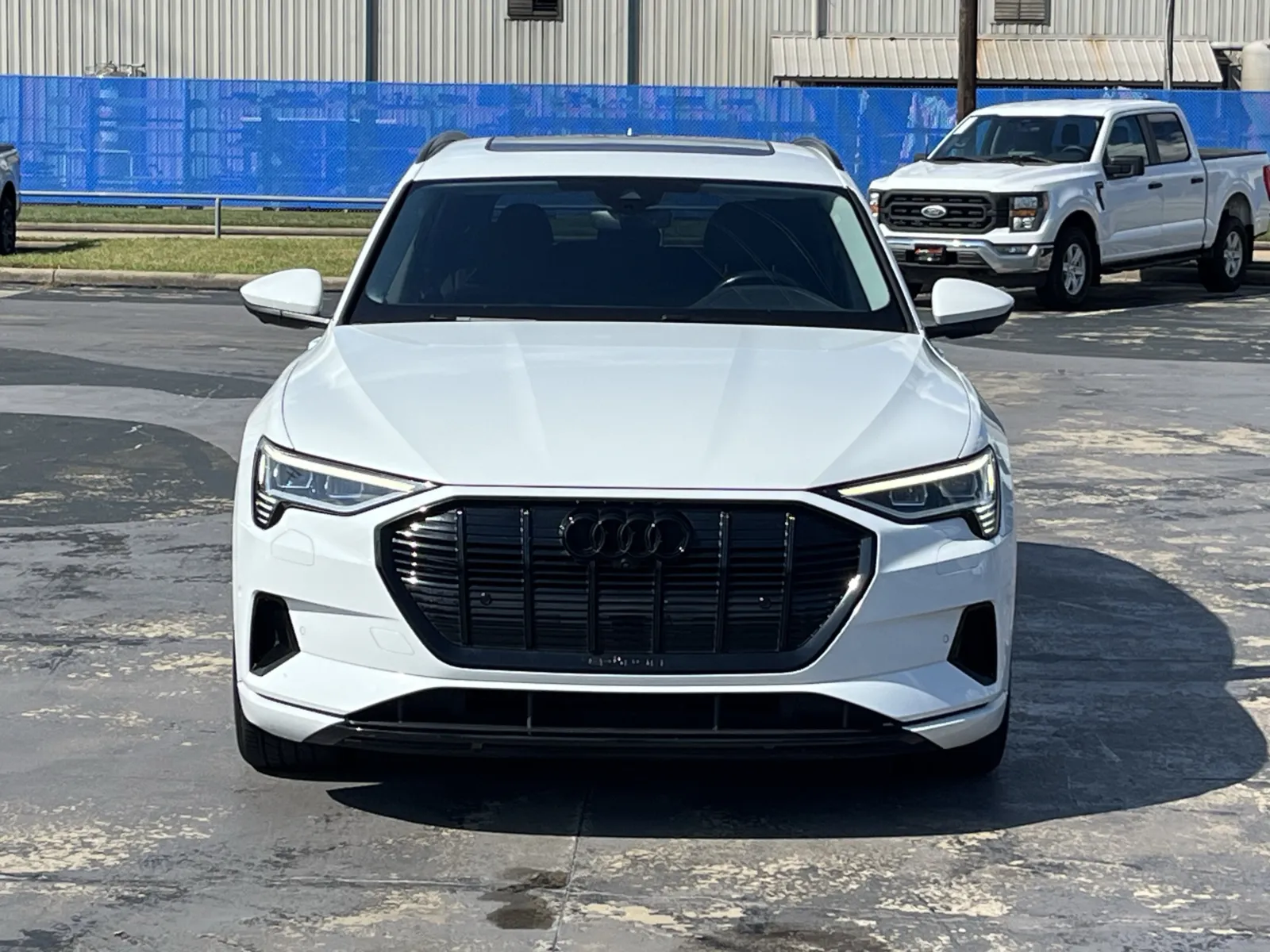 Audi e-tron photo 4