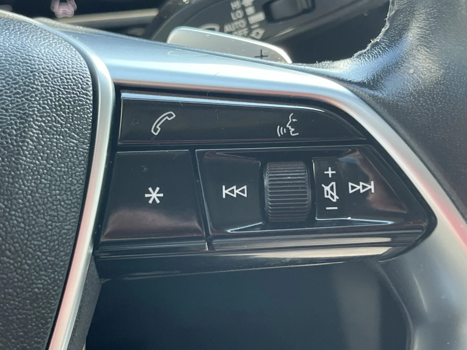 Audi e-tron photo 18