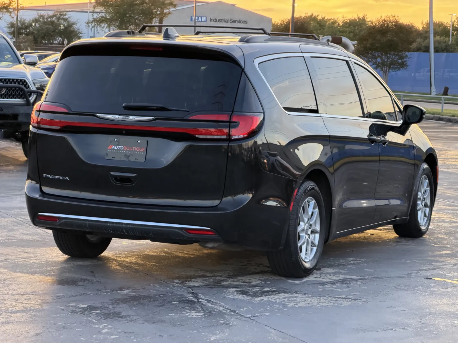 Chrysler Pacifica photo 13