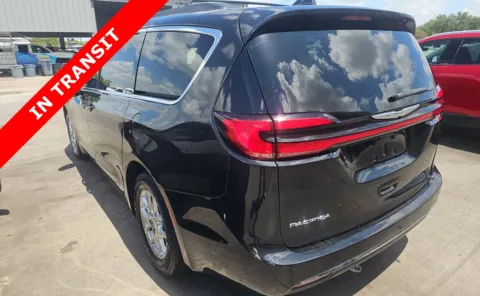 More photos of 2022 Chrysler Pacifica Touring L at Auto Boutique Texas, TX