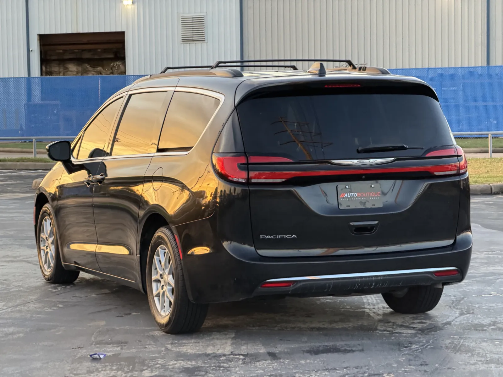 Chrysler Pacifica photo 12