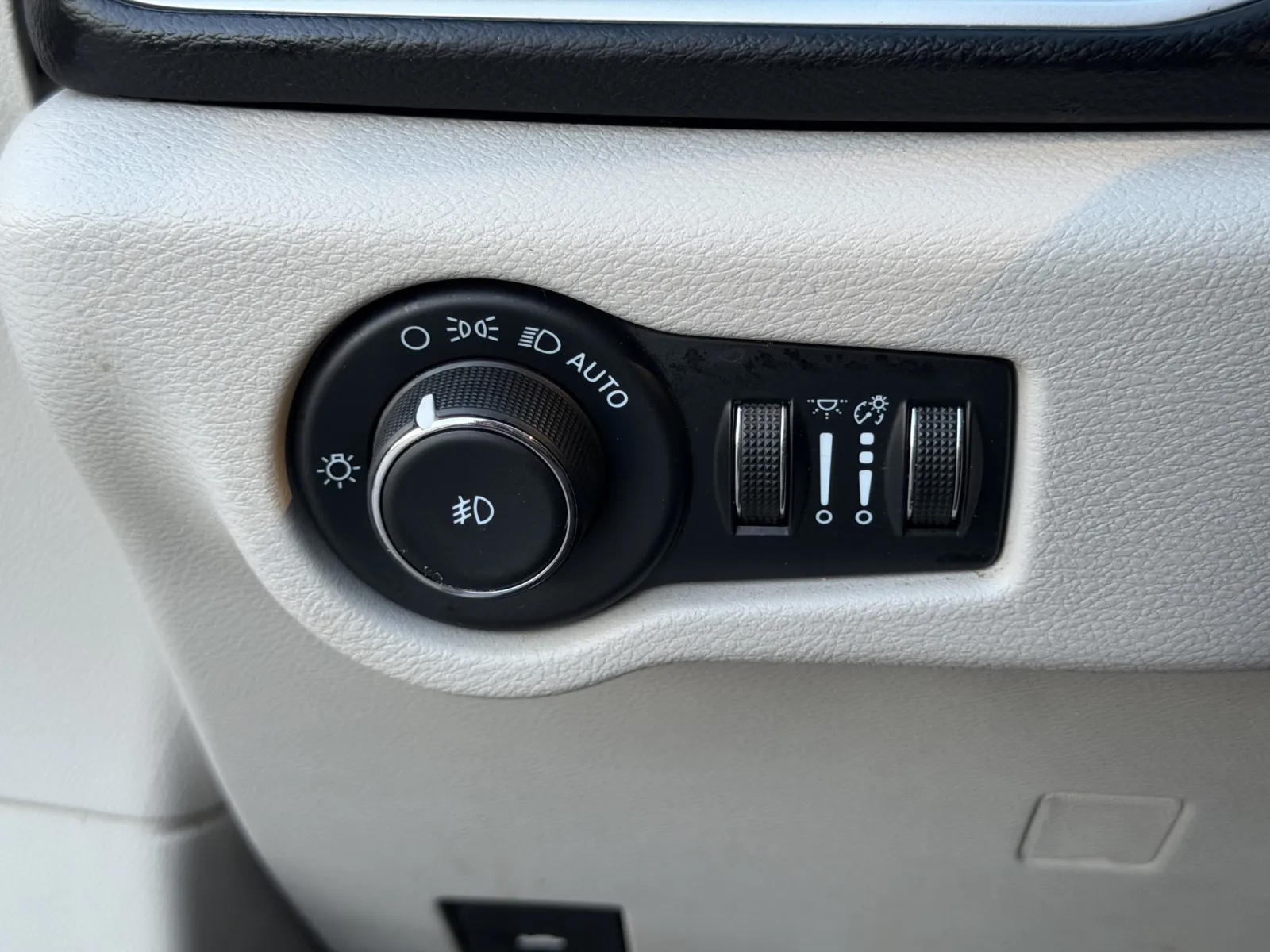 Chrysler Pacifica photo 26