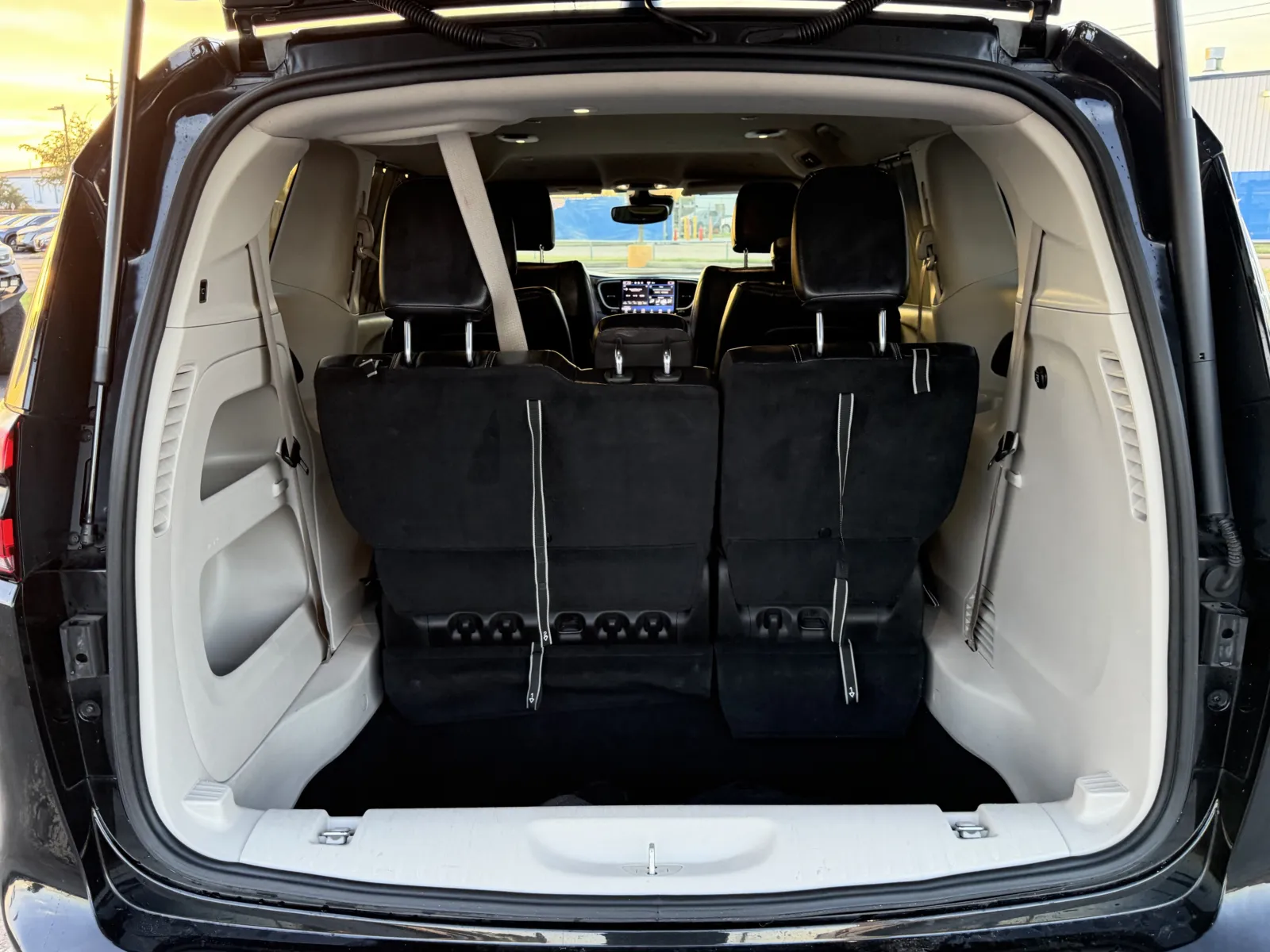Chrysler Pacifica photo 27