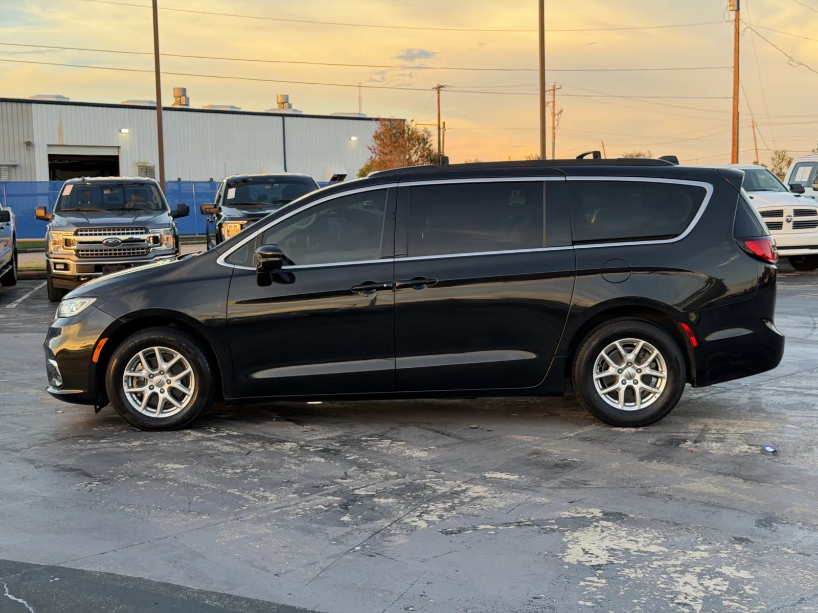Chrysler Pacifica photo 14