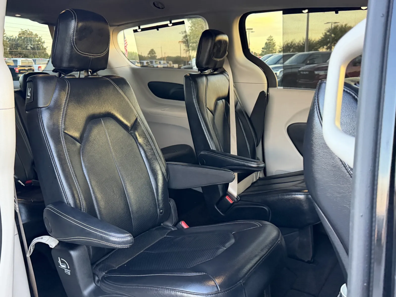 Chrysler Pacifica photo 24