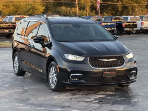Photos of 2022 Chrysler Pacifica Touring L for sale in Alvin, TX at Auto Boutique Texas