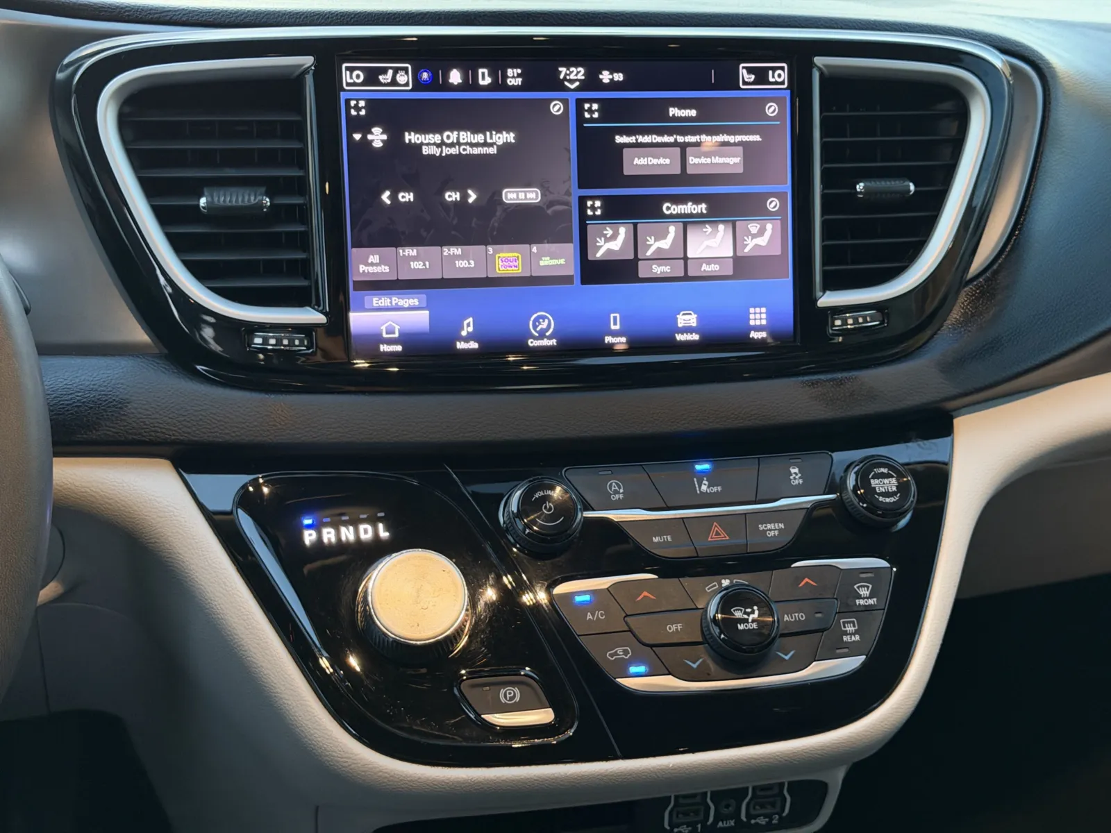 Chrysler Pacifica photo 18
