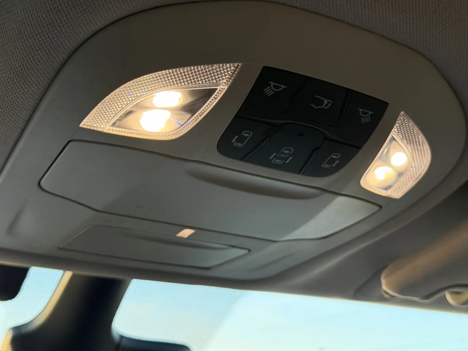 Chrysler Pacifica photo 20