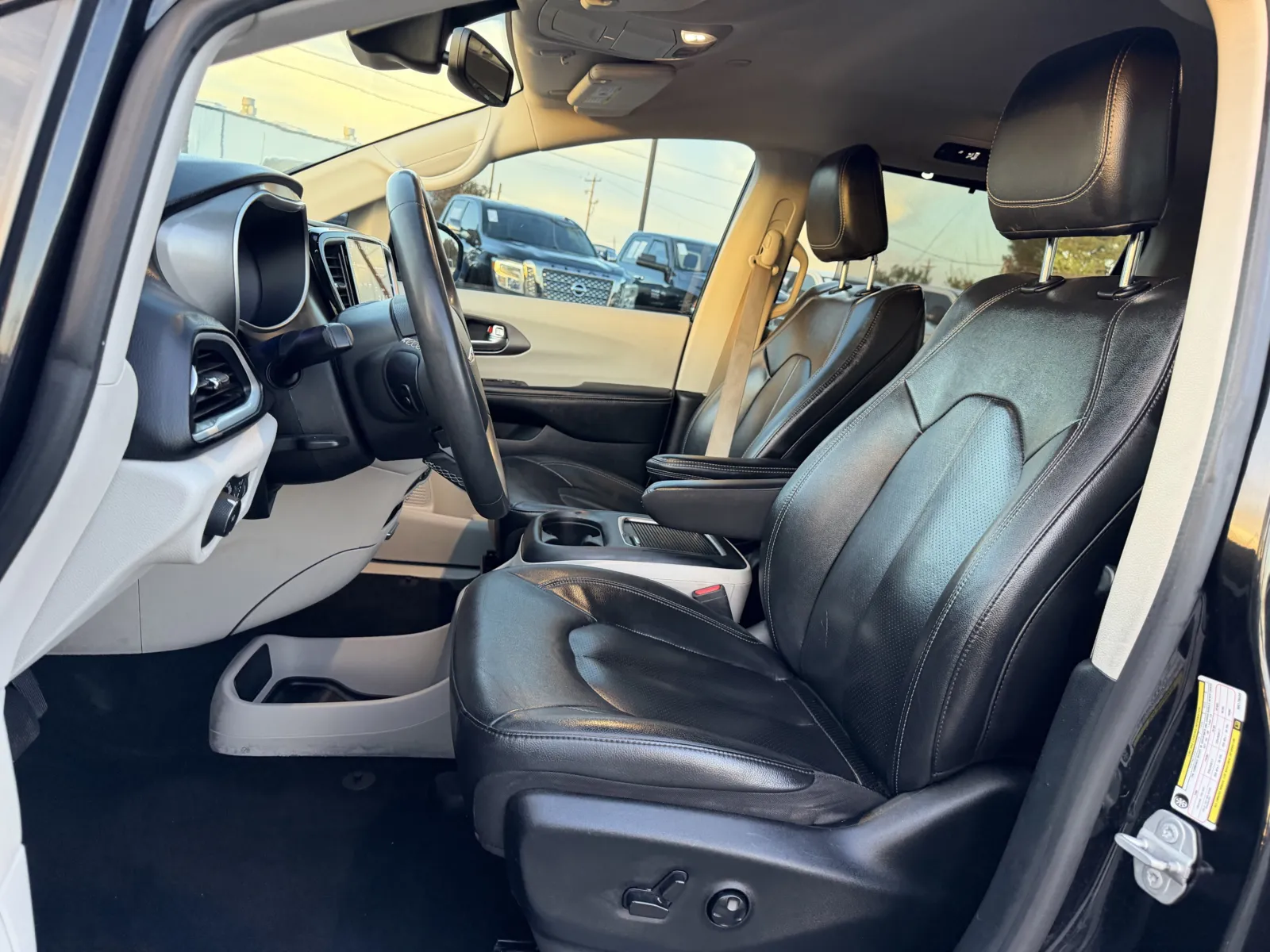 Chrysler Pacifica photo 22
