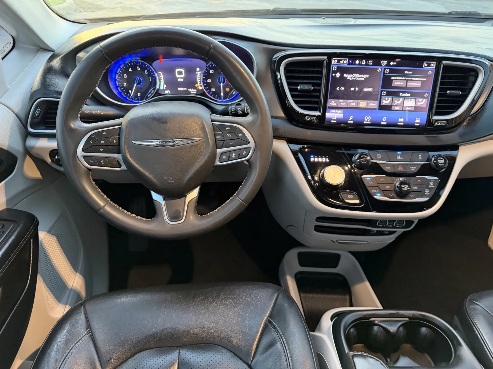 Chrysler Pacifica photo 17