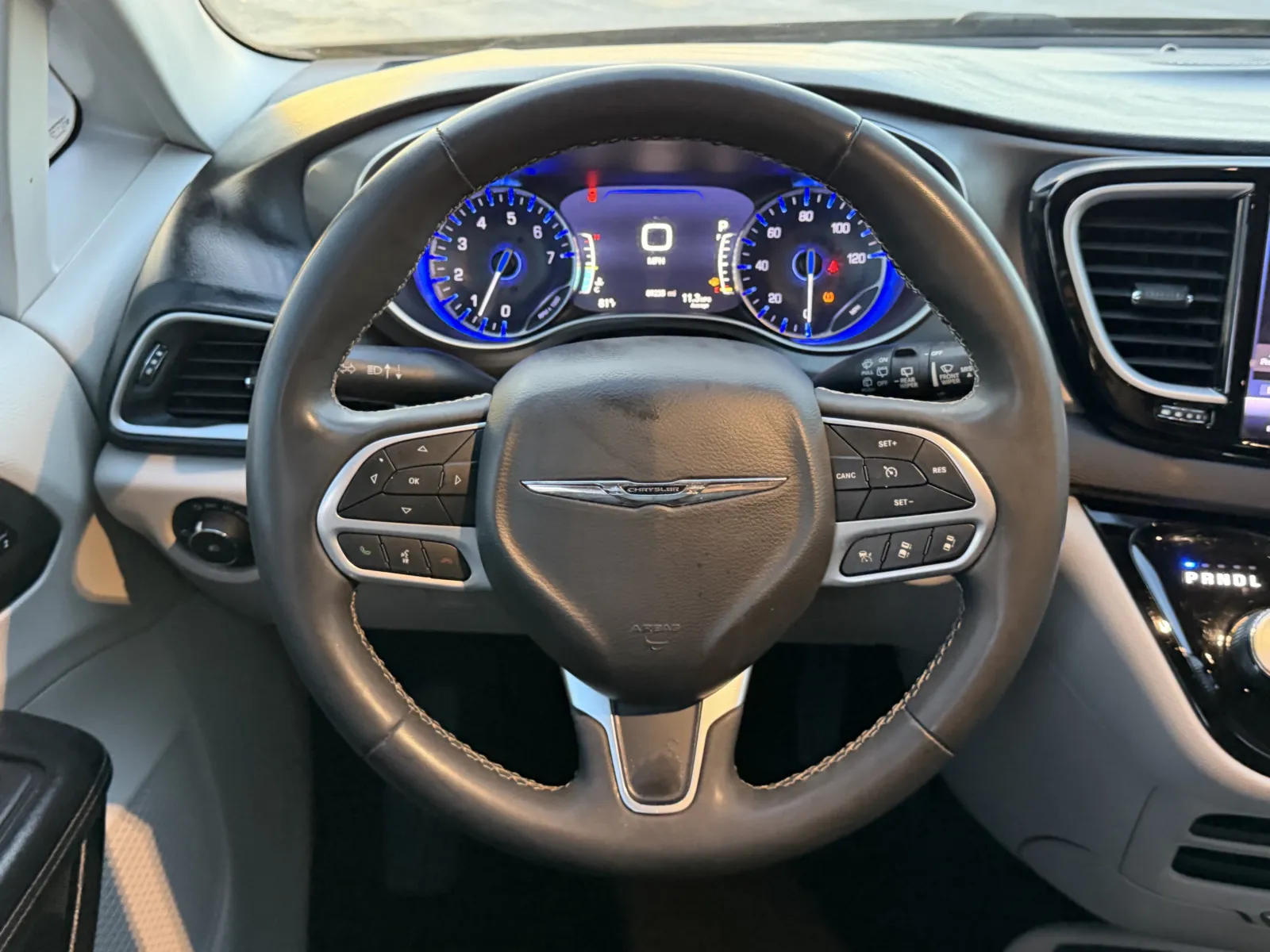 Chrysler Pacifica photo 6