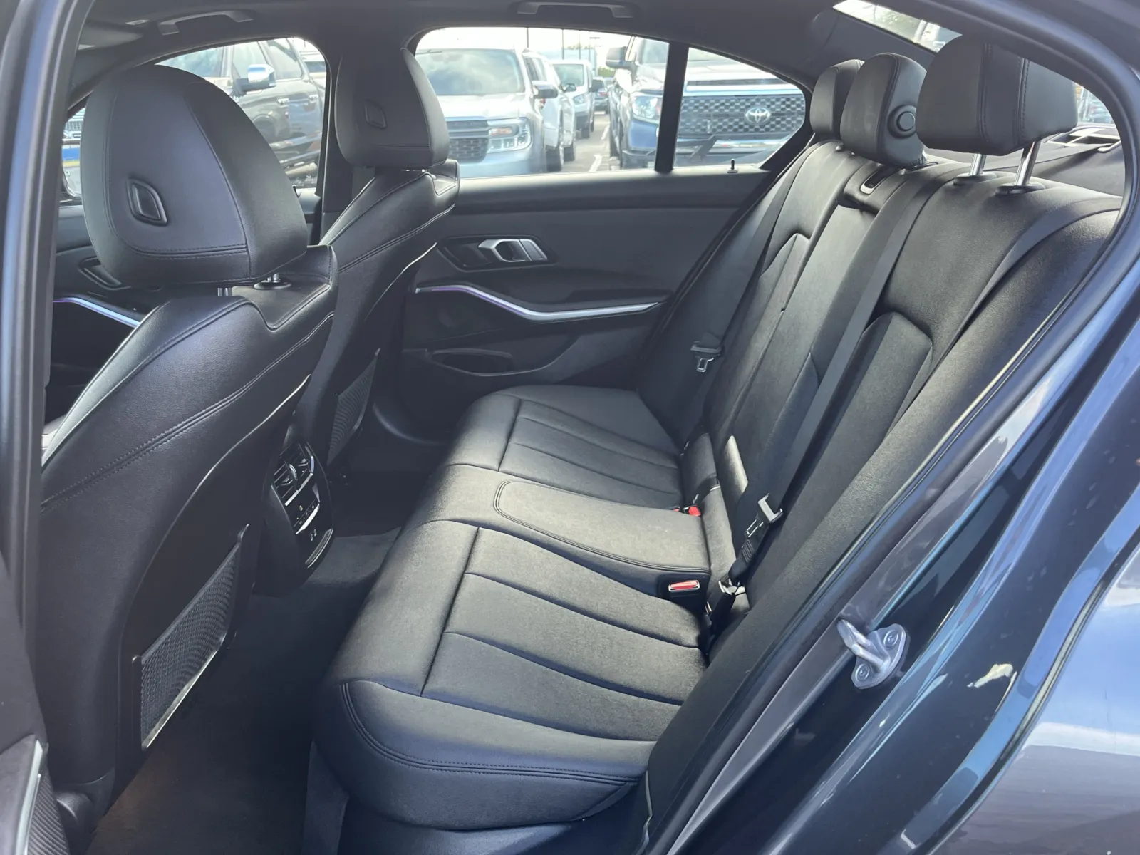 BMW 3 Series photo 30