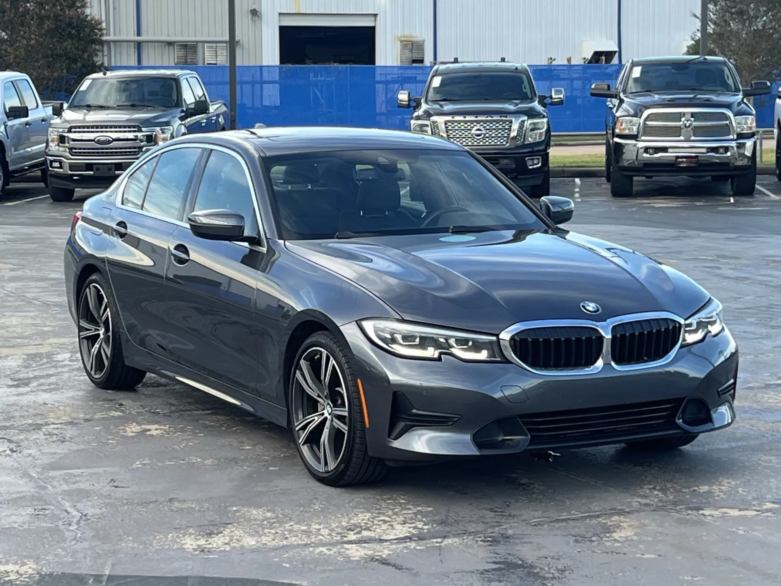 BMW 3 Series photo 3