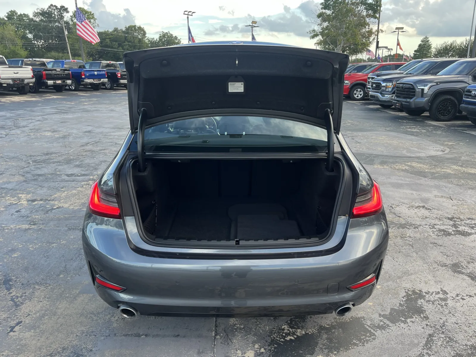 BMW 3 Series photo 12