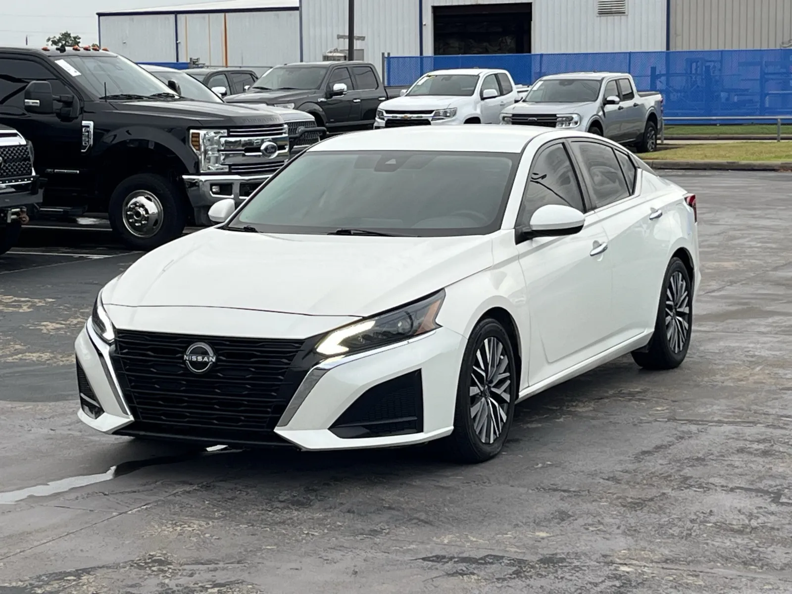 Nissan Altima photo 2