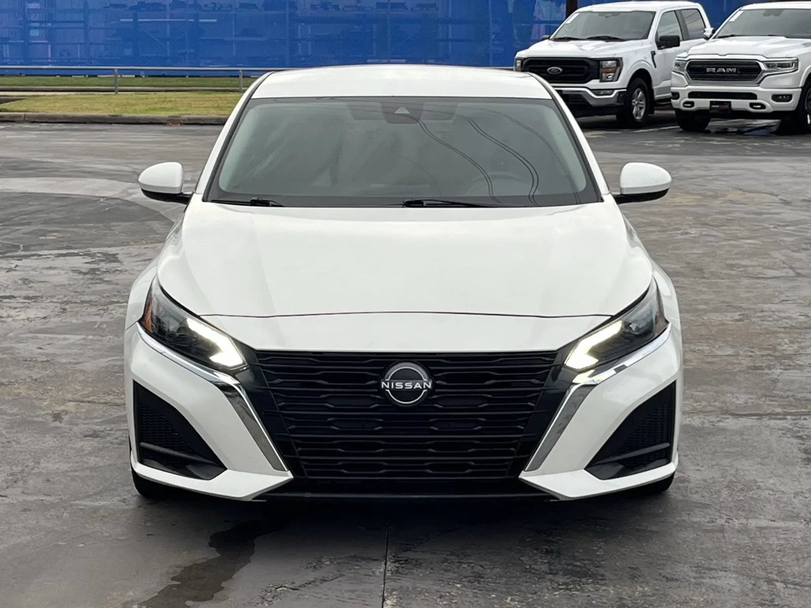 Nissan Altima photo 4