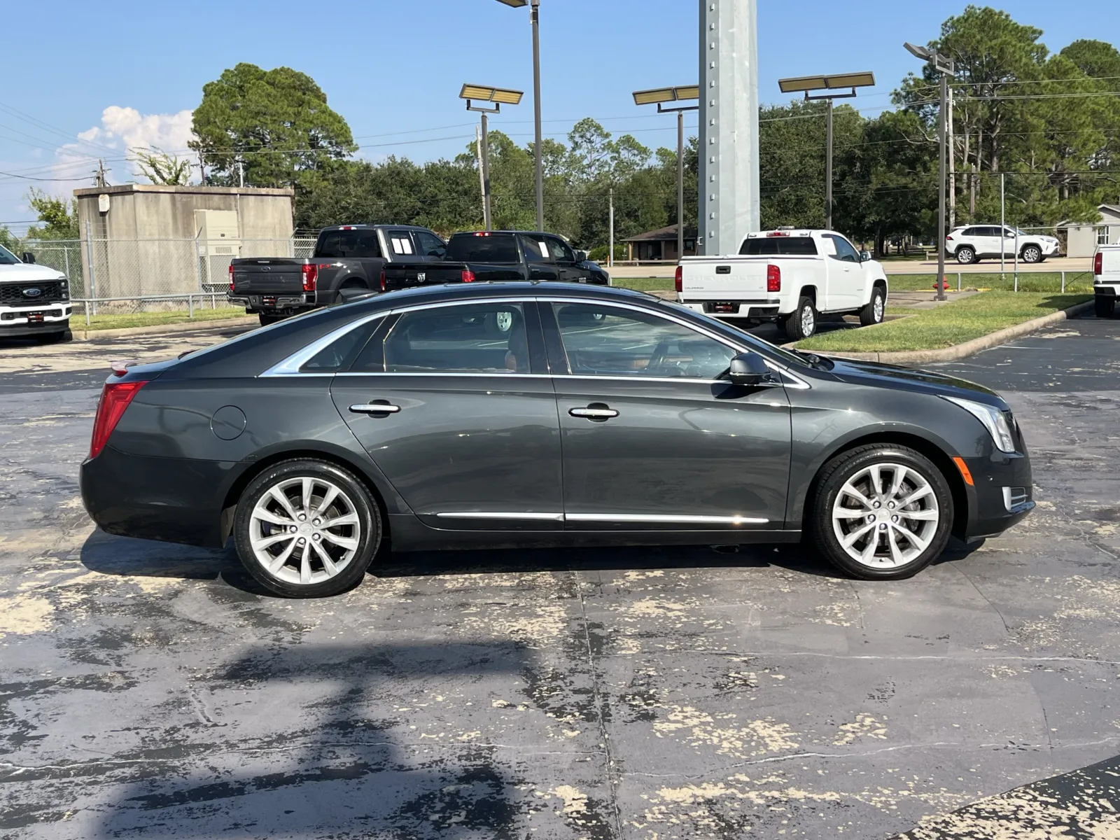 Cadillac XTS photo 11