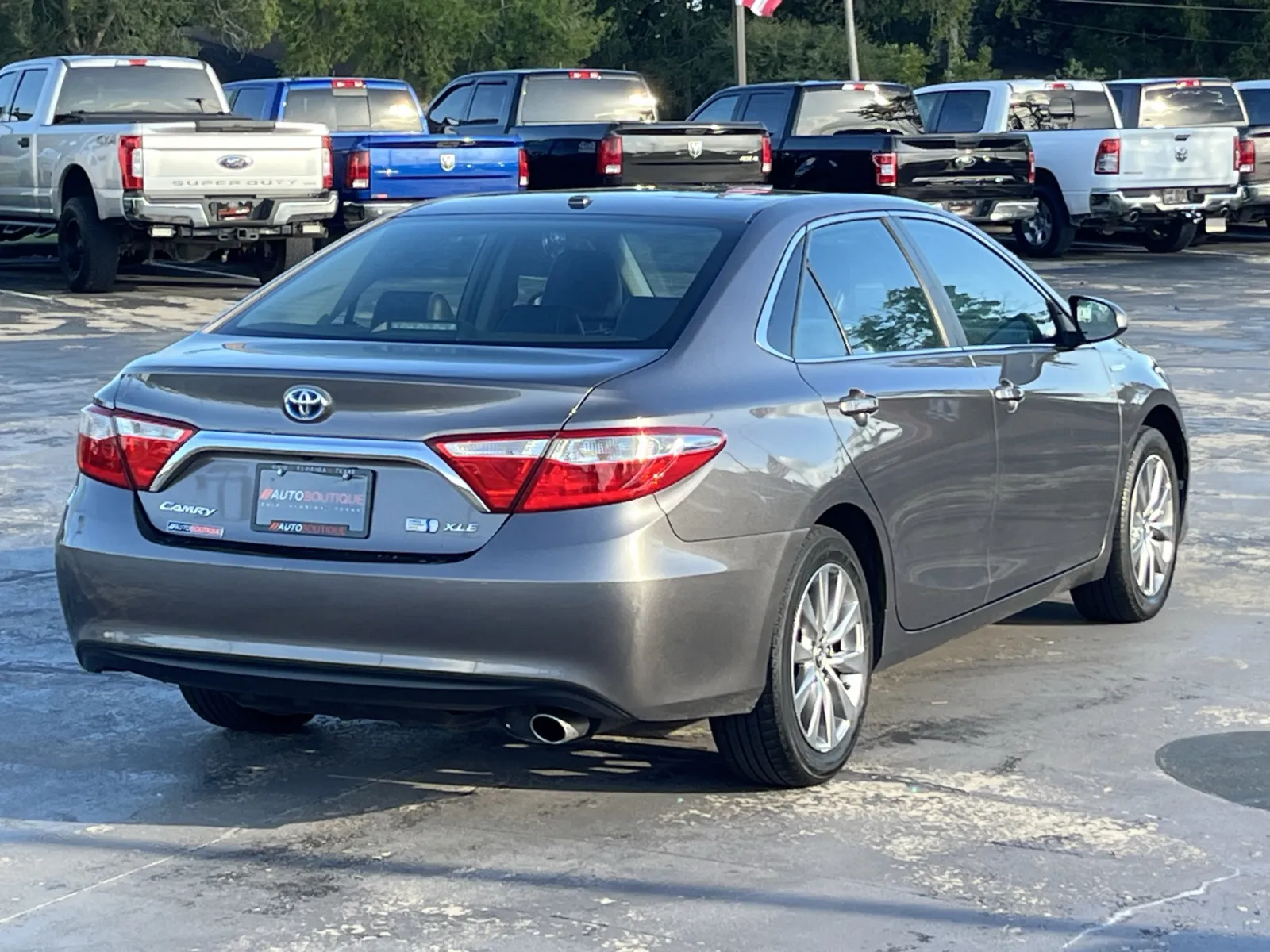 Toyota Camry photo 9
