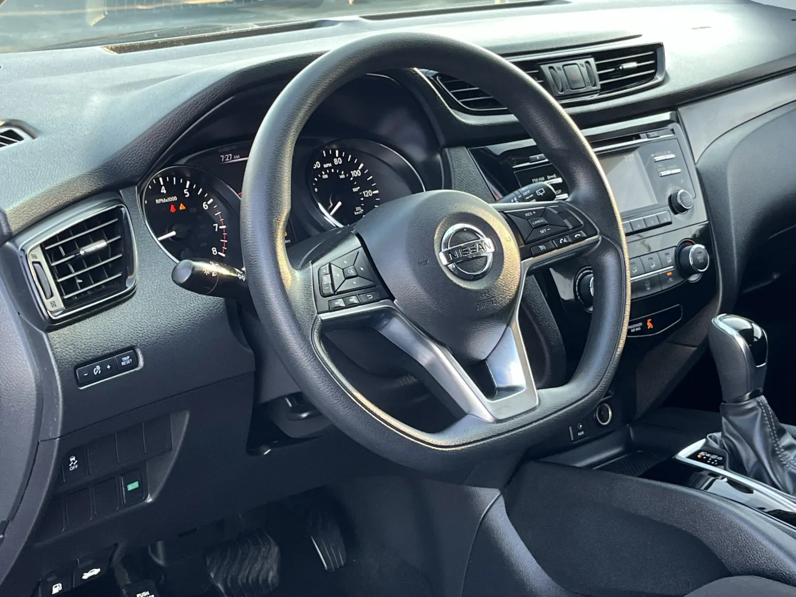 Nissan Rogue Sport photo 14