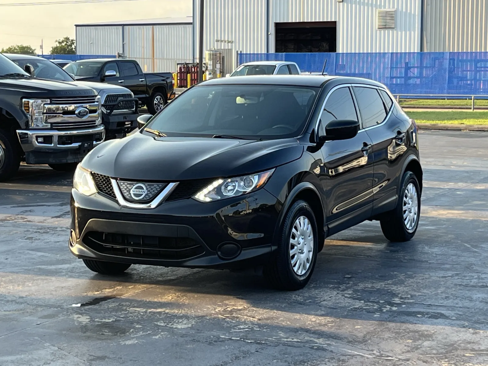 Nissan Rogue Sport photo 2