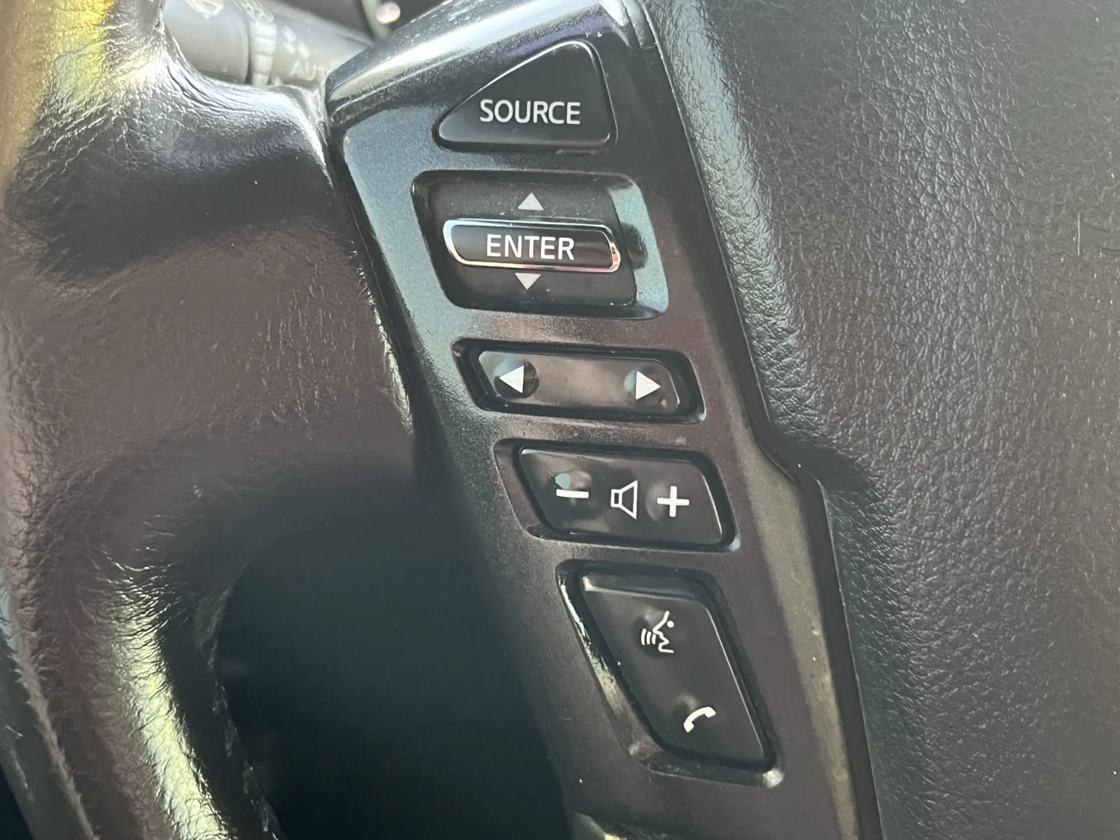 Nissan Titan photo 16