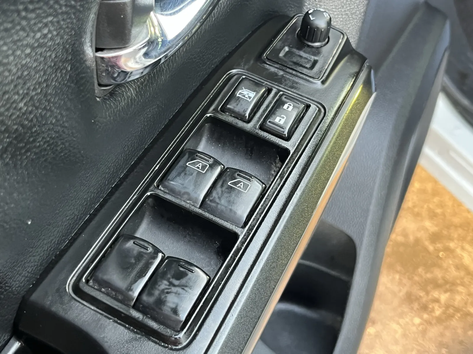 Nissan Titan photo 22