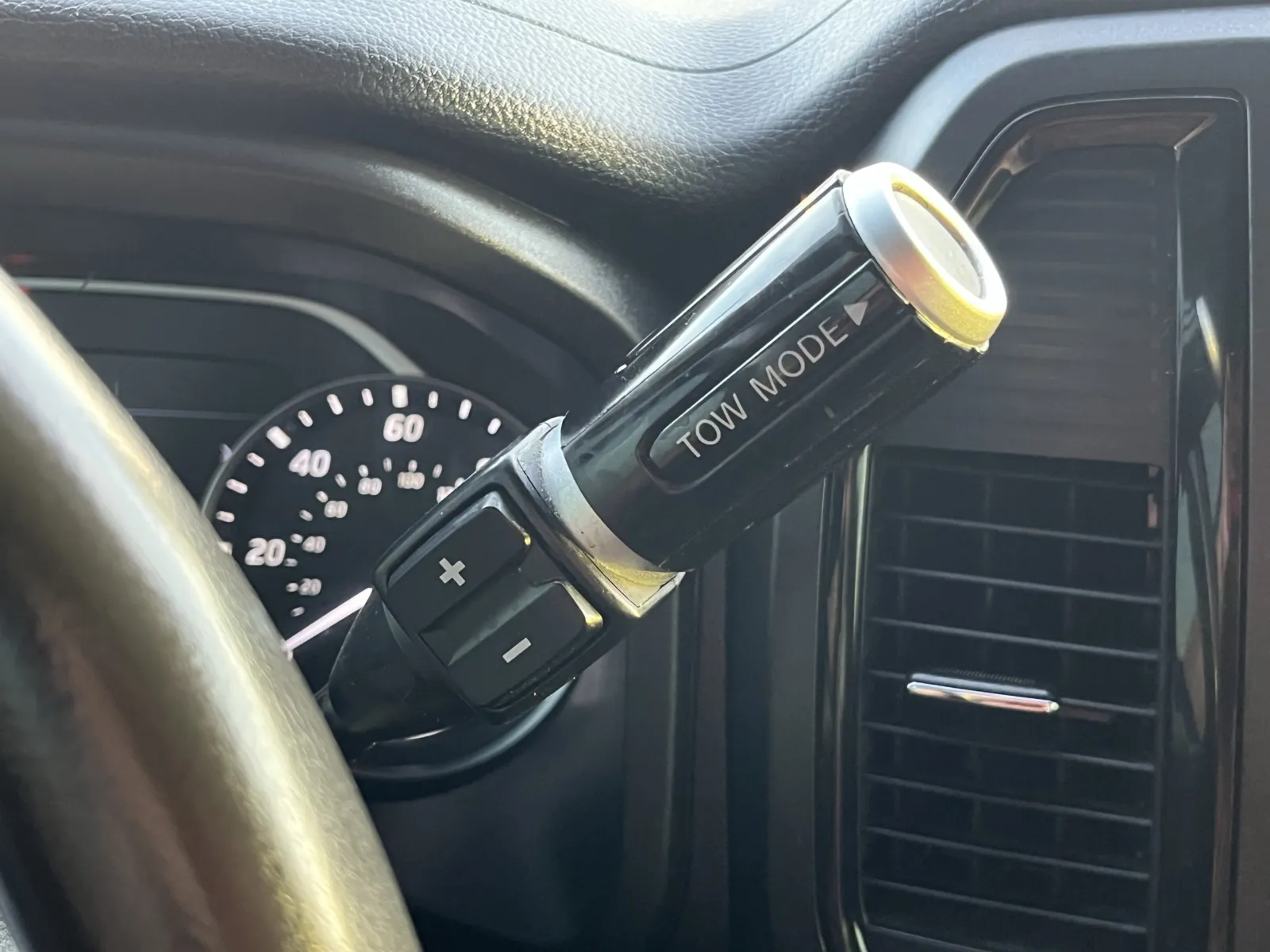 Nissan Titan photo 19